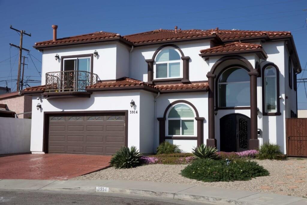 What is the Difference Between Sober Living and Rehab?